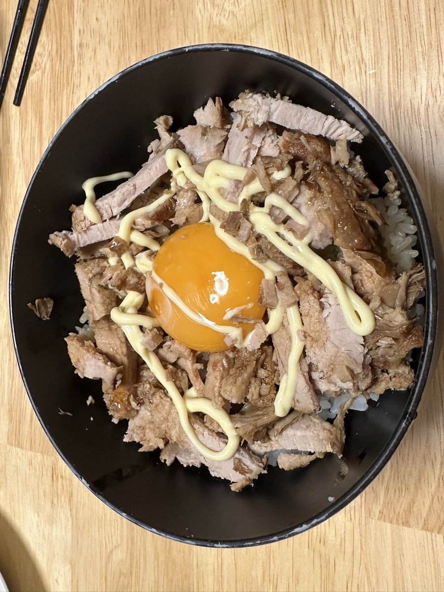 gocchi_kun's tweet photo. 自家製チャーシューのチャーシュー丼！ https://t.co/6r3yPZ78kh