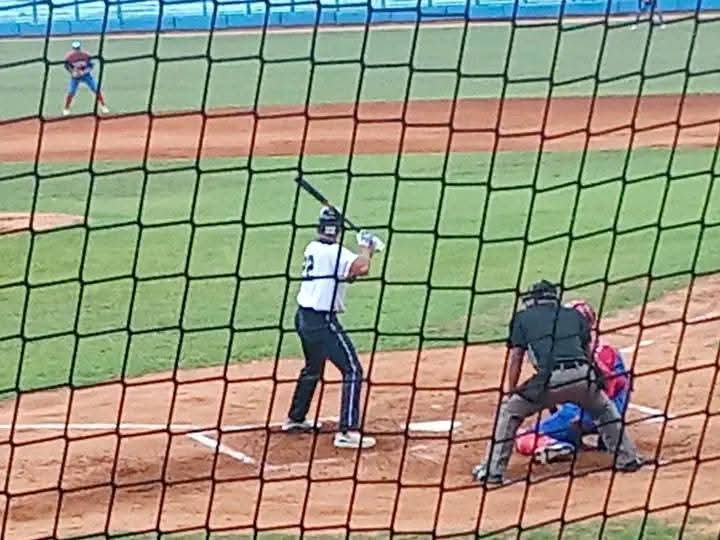 Otra victoria de #Holguin este sábado frente a Granma 9 X 7 en un excelente juego de pelota. #HolguinPorLaVictoria #Cuba.