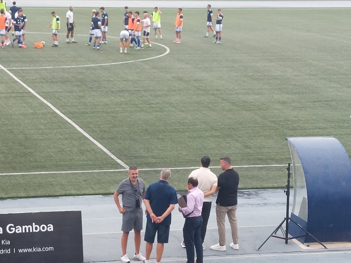 Jaime Fresno (@jaimefresno) on Twitter photo Abrimos la temporada de radio en <a href="/ondamadrid/">Onda Madrid</a> en Navalcarbón, <a href="/LasRozas_CF/">Las Rozas CF</a> - Racing de Madrid, viendo conversar a pie de pista a los técnicos, David Muñoz y Rubén de la Red... 2-0 al descanso, goles de Alberto Moreno y Escolano Abrimos la temporada de radio en <a href="/ondamadrid/">Onda Madrid</a> en Navalcarbón, <a href="/LasRozas_CF/">Las Rozas CF</a> - Racing de Madrid, viendo conversar a pie de pista a los técnicos, David Muñoz y Rubén de la Red... 2-0 al descanso, goles de Alberto Moreno y Escolano