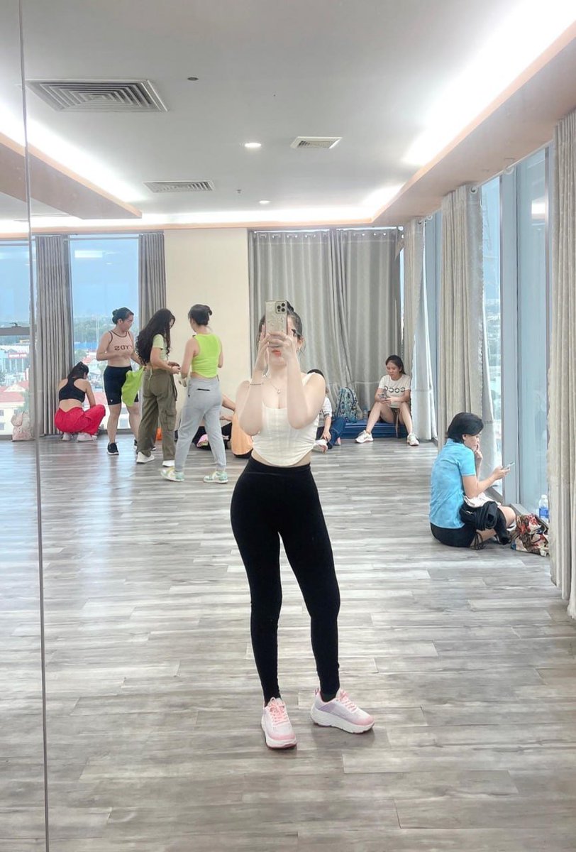 dungconoibay93's tweet photo. Hãy sống được là chính mình khi còn có thể sống tuy lén lút nhưng vẫn là chính mình được , hạnh phúc giàu sang phú quý nó cũng chỉ là cái mát ở phía ngoài chẳng có như chí tượng tưởng của bản thân đã tạo ra cho xã hội nhìn https://t.co/mVDxkPCUgl