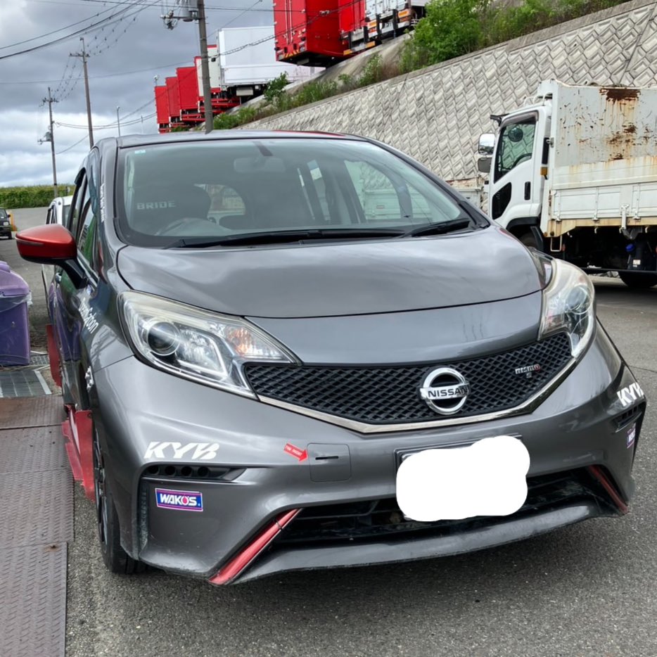 kakeru_resorte's tweet photo. 日産　ノート　ダートラ仕様の中古車、販売します。

ダンパー　　KYB リアルスポーツダンパー　35段調整

スプリング　KYB　F　4k 　R3k

LSD 　　　　ニスモ1way

エンジン、タンクガード

金額は80万円です。

いかがでしょうか？ https://t.co/5xNWKow751