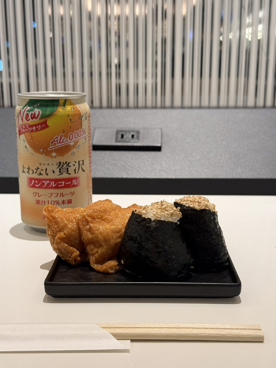 羽田にいます。
時間限定でANAラウンジでも軽食の提供がありました。