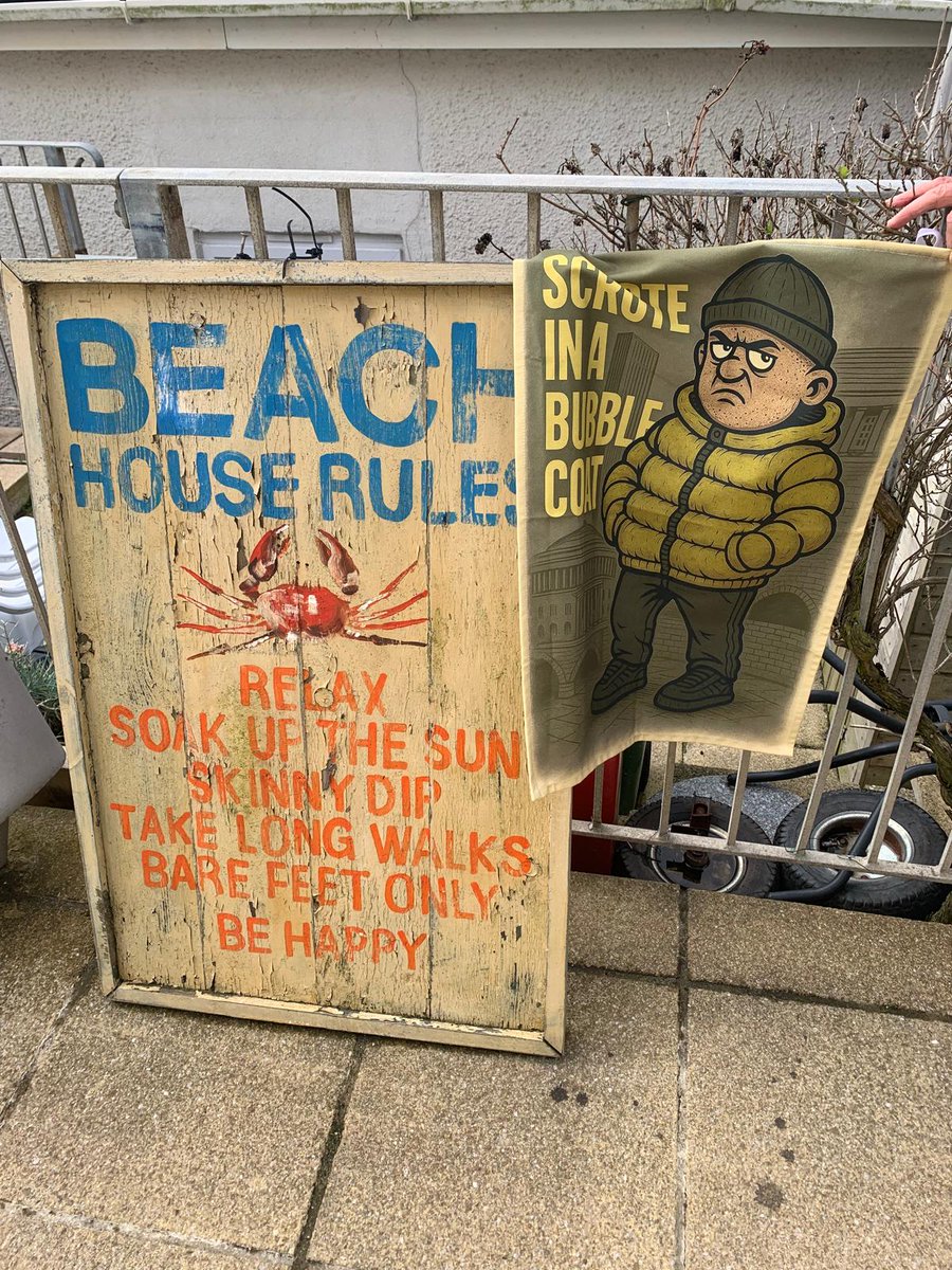 Scrote in a bubble coat is having a beach day...f@*king scrotes they get everywhere!!!
#bookmarkquinn #poet #poetry #teatowel #teatowels #merch #gifts #spokenwordartist #spokesword