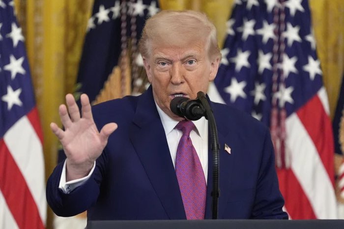 bored2boar's tweet photo. His next announcement will change EVERYTHING 

Insiders started rotating before Trump’s speech

You’ll feel the biggest price shift this Monday

Waiting for it… https://t.co/gF62cNoHon