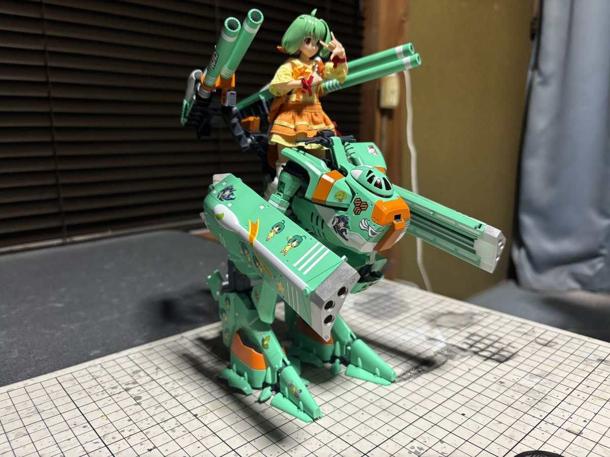 aksunflowers30's tweet image. デカール貼り終了🫡

今までの余ったデカールを無計画に貼ってみました🤔

このまま1日以上乾かしてからクリアだね☺️

#マクロスモデラーズ
#vfg
#vb6