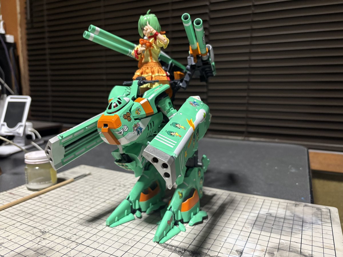 aksunflowers30's tweet image. デカール貼り終了🫡

今までの余ったデカールを無計画に貼ってみました🤔

このまま1日以上乾かしてからクリアだね☺️

#マクロスモデラーズ
#vfg
#vb6