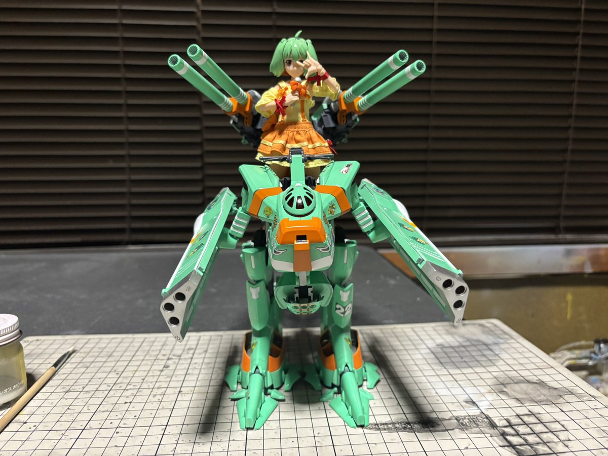 aksunflowers30's tweet image. デカール貼り終了🫡

今までの余ったデカールを無計画に貼ってみました🤔

このまま1日以上乾かしてからクリアだね☺️

#マクロスモデラーズ
#vfg
#vb6