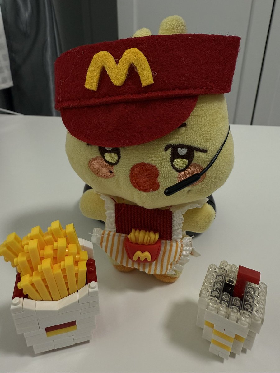 รับอะไรดีฮ่ะคุณลูกค้า แต่ร้านเราไม่ขายไก่ทอดนะฮ่ะ 🤨🍔🍟🥤

 #bbyongming
#.วัยรุ่นสร้างตัว