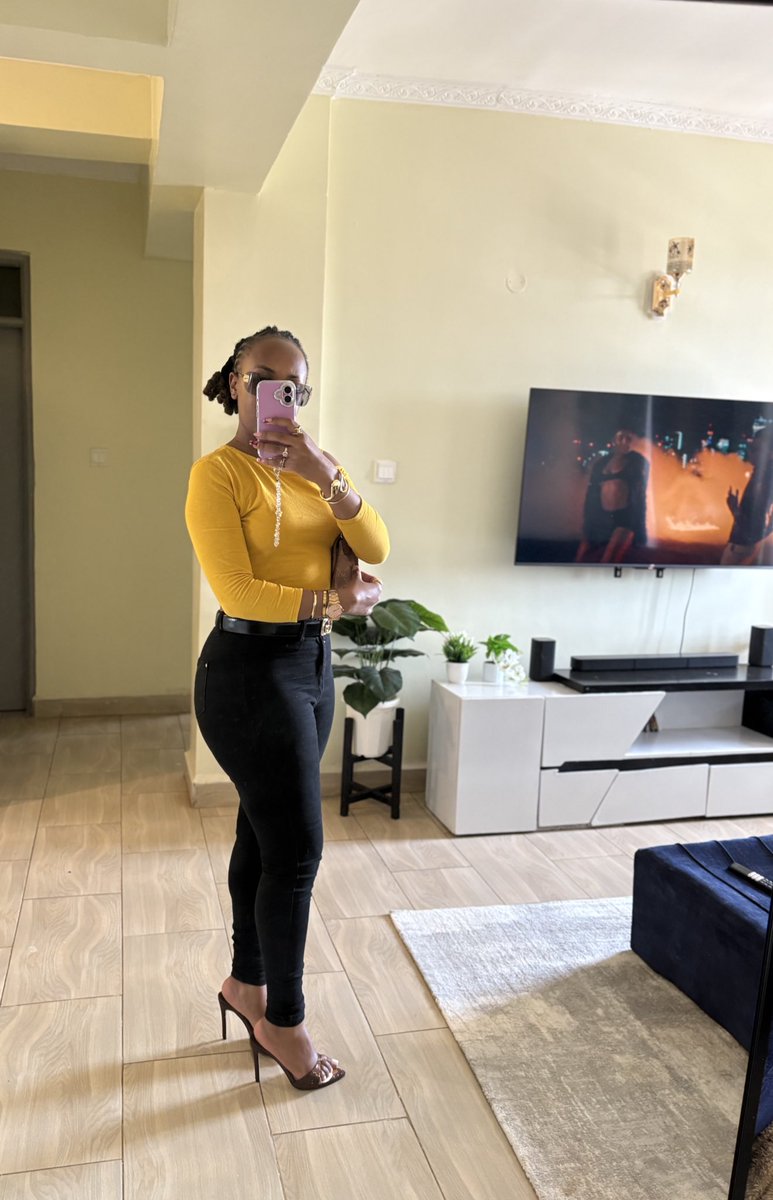 Wangechi wa Thiong’o (@helliieeeee) on Twitter photo 