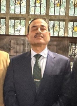 شہر میں  کرتا تھا جو سانپ کے کاٹے کا علاج..
اس کے تخانےسےسانپوں کے ٹھکانے نکلے...