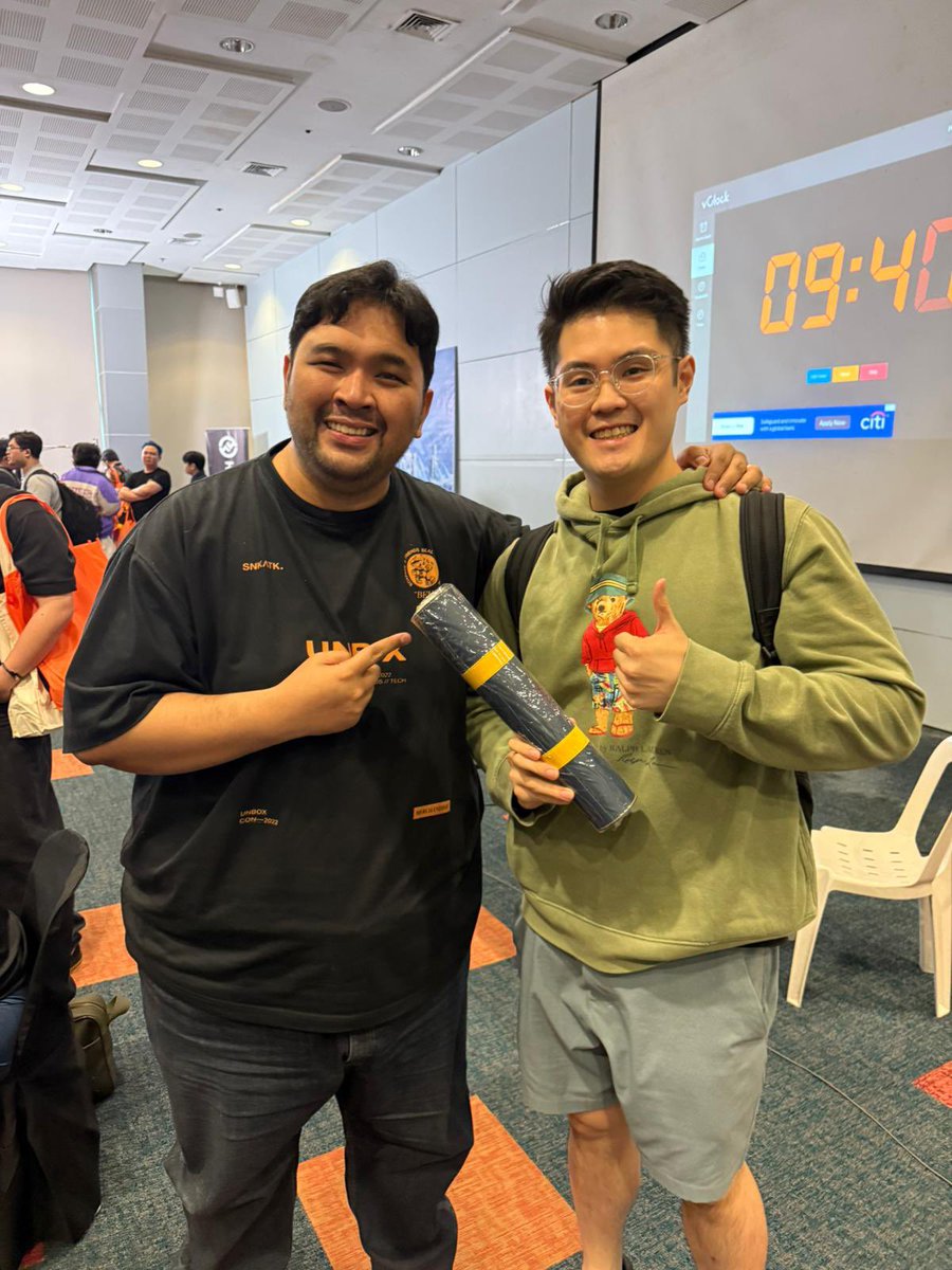 gordyfab's tweet image. Had a great time at BH manila! Thanks @carloople for having us 💪🏻💪🏻

Also giving away an Unbox Portascroll!! 
Just follow @carloople and retweet this to stand a chance to win.

Winner will have to collect it at Shizuoka / Sydney / Philly

#fabtcg