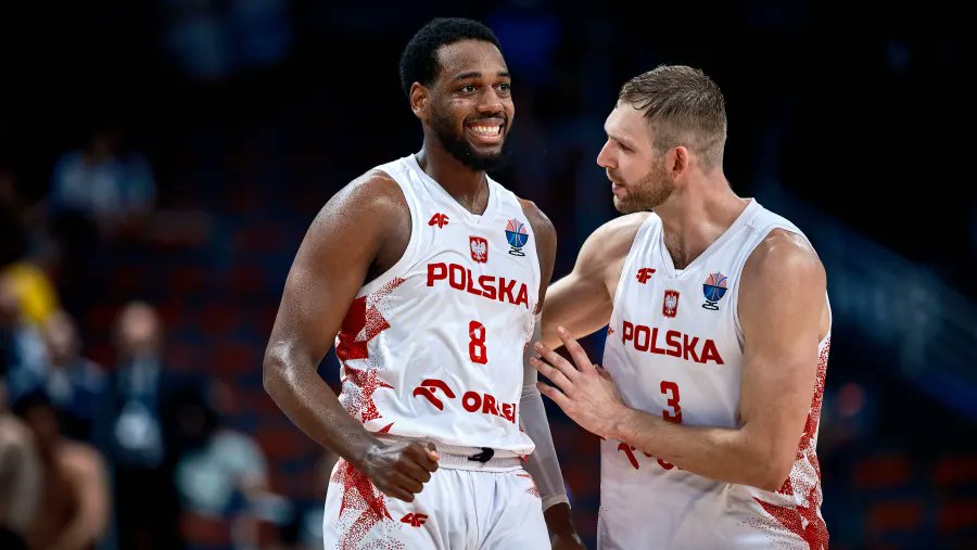 #EuroBasket | Octavos de Final

Polonia 🇵🇱 vencio 80-72 a Bosnia 🇧🇦 y está entre los mejores 8!

🇵🇱 Loyd 28 PTS.
🇵🇱 Ponitka 19 PTS, 11 REB, 3 STL.

🇧🇦 Nurkic 20 PTS, 7 REB, 2 BLK.
🇧🇦 Roberson 19 PTS (5/7 3PT), 4 REB.

🆚 🇹🇷 en Cuartos de Final.