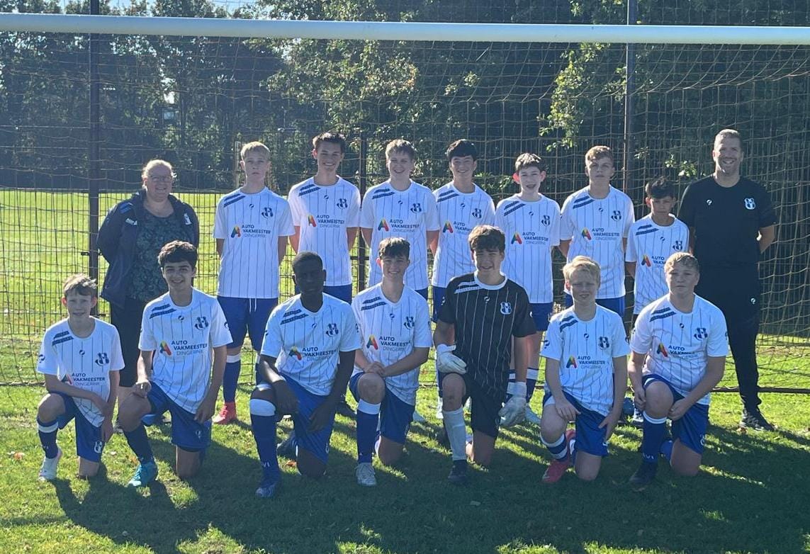 Die mooie nieuwe shirts van <a href="/vvsvi/">v.v. SVI</a> brengen geluk. De JO15-2 heeft er 2 gespeeld en de volle 6 punten zijn op de siggels achtergebleven.