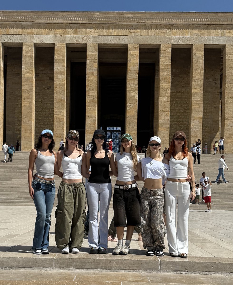 6 tane kızın verdiği rahatsızlık fena keyif veriyor.

Sonuna kadar Manifest'i savunacağız.