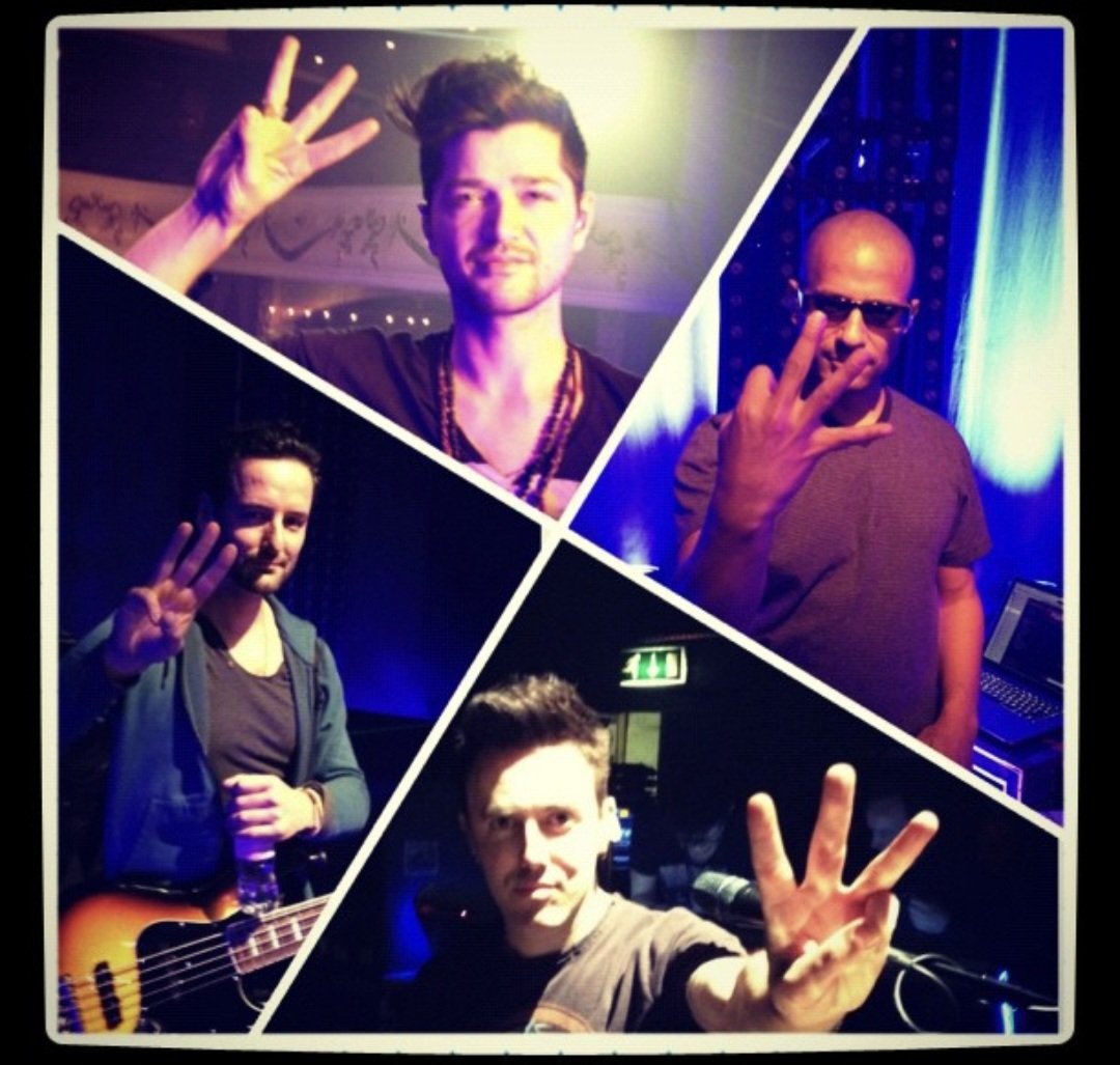 ThescriptXFan's tweet image. 13 years of #3 🎶❤️
Such an amazing album
#TheScriptFamily #thescript3 
@thescript @TheScript_Danny @glenofthepower