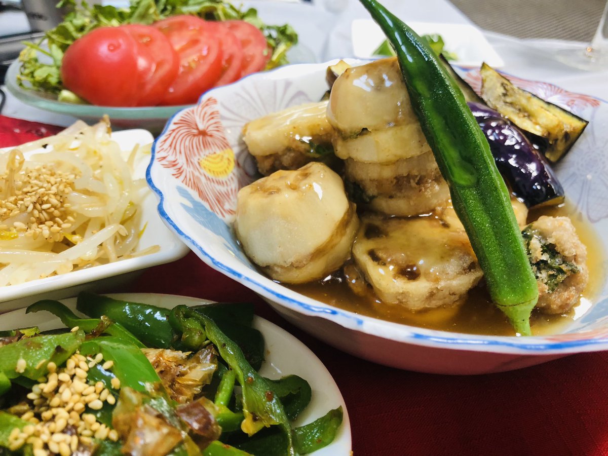 今日の晩酌
蓮根はさみ揚げ・餡掛け
ピーマン炒め、冷奴．もやしナムル、サラダなど
今日も一日お疲れ様でした
かんぱーい🍺