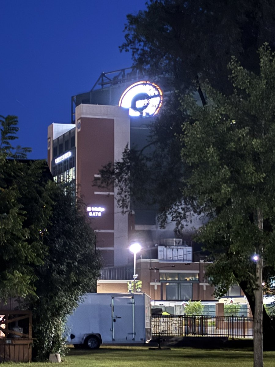CTTWFS's tweet image. If you have the chance to go for an early morning run around Lambeau Field… you take it! #GoPackGo