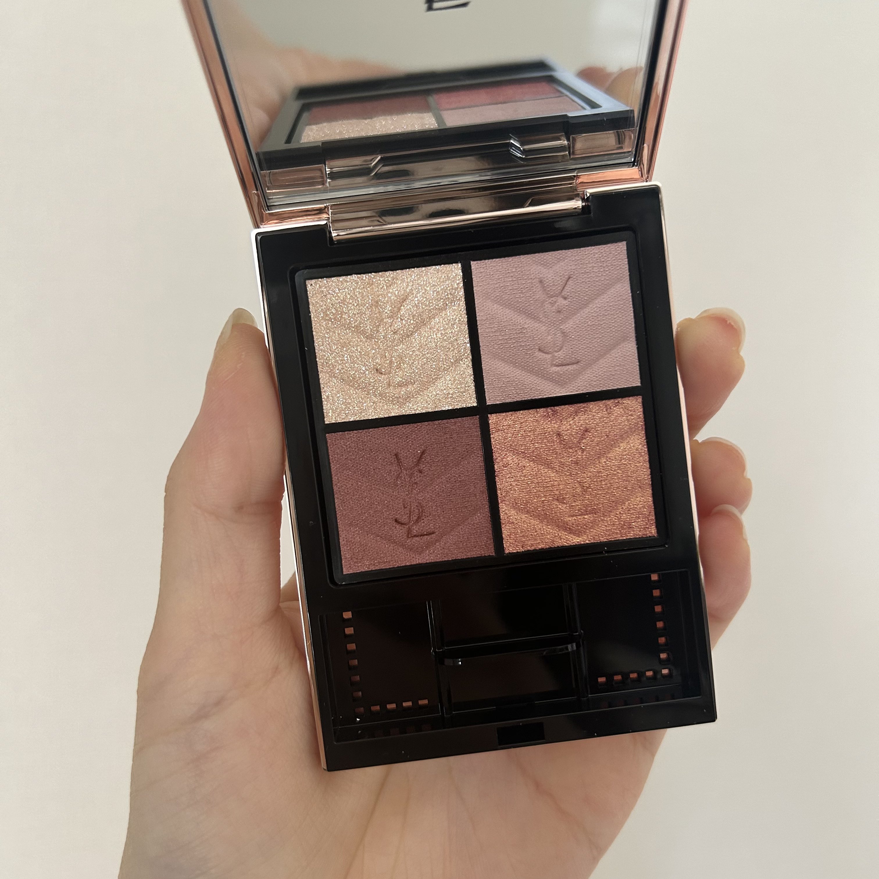 【新品】YSL クチュール ミニ クラッチ 825 バーニング デザイア YSL2025秋コスメ】クチュールミニクラッチ／825 バーニング