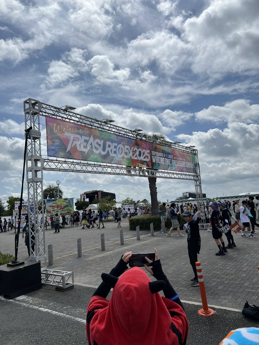 ZAWASI_FES_ROCK's tweet photo. 数年ぶりにトレジャー2days来た。
楽しかったけど、もう30歳になったからか、むっちゃ暑さが体に刺さりましたw
個人的にMVPは1日目は緑黄色社会！
2日目はハルカミライですね！ https://t.co/cqQpU5psaY