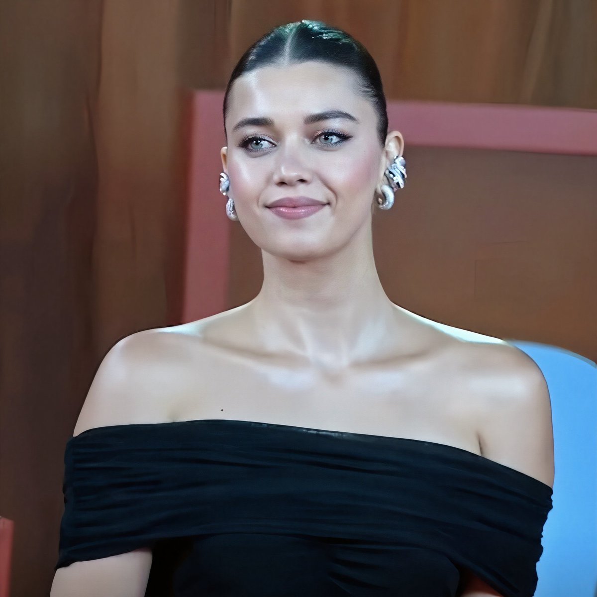 Bambaşka bir güzellik🖤