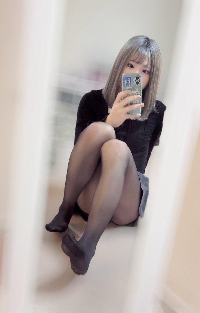 しま (@shima_00115d) on Twitter photo #黒タイツの日 があるなんて知らなくて乗り遅れたんですけど。ショック #黒タイツの日 があるなんて知らなくて乗り遅れたんですけど。ショック