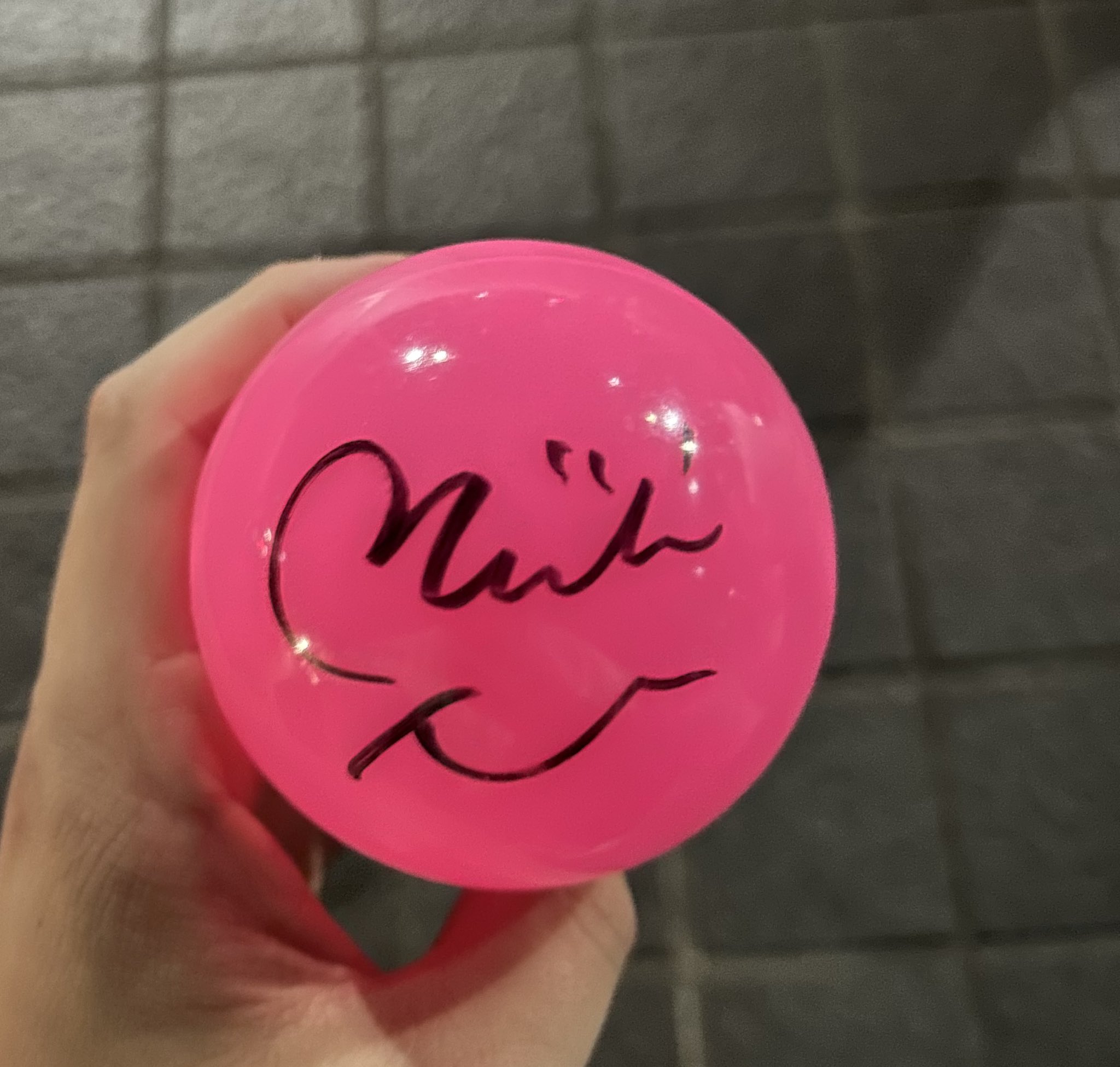 NiziU ミイヒmiihi サイン入りピンクボール NiziU ミイヒmiihi サイン入りピンクボール Miihi NiziU