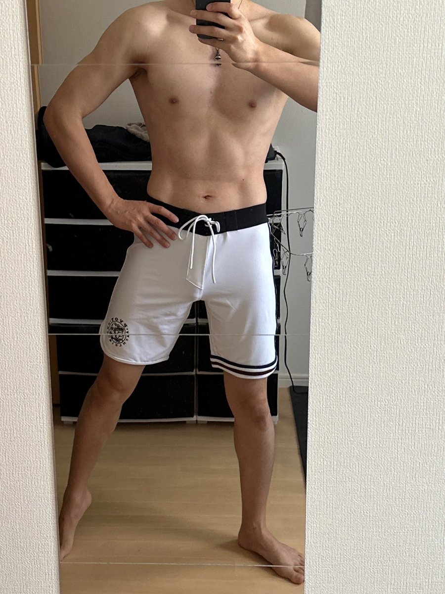 harutomo_life's tweet photo. 初サーフパンツが届いた。
素直に嬉しいけど、身体はまだまだ。
それでも積み重ねを映せる一本。
これからも積み重ねて理想の身体を目指したい。

#サーフパンツ #筋トレ男子 #pvot #フィットネス https://t.co/9EHk1fy9lM