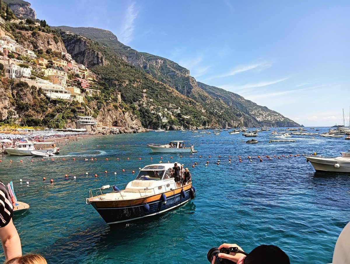gozARTE's tweet image. #NápolesconGozarte2025 Hoy nos toca la Costa Amalfitana, y empezamos por #Positano, bellísima como siempre.