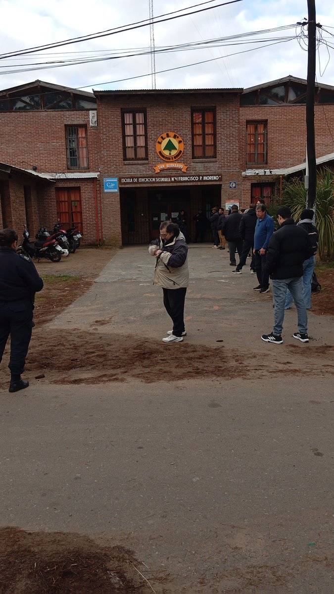 A votar peronismo y a comprar el asadito del domingo... ✌️