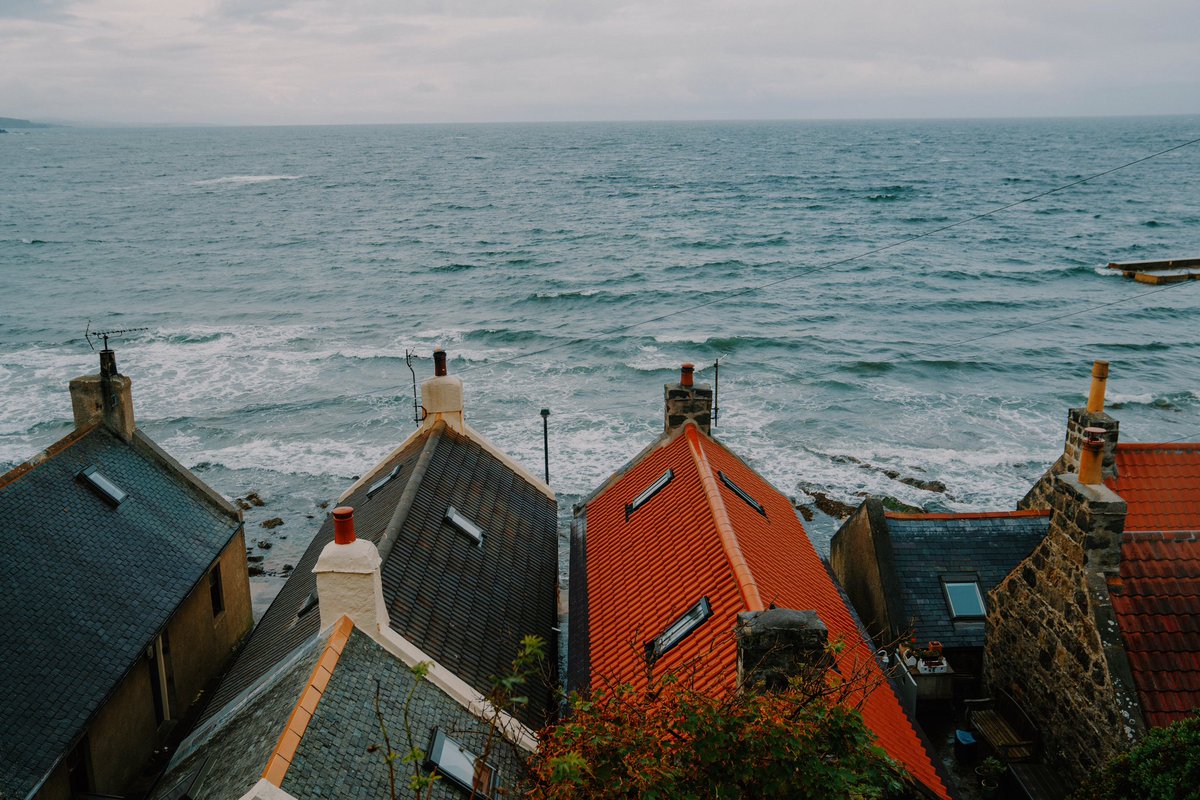 visualsofearth1's tweet photo. Crovie, Scotland https://t.co/gFpy487pzJ