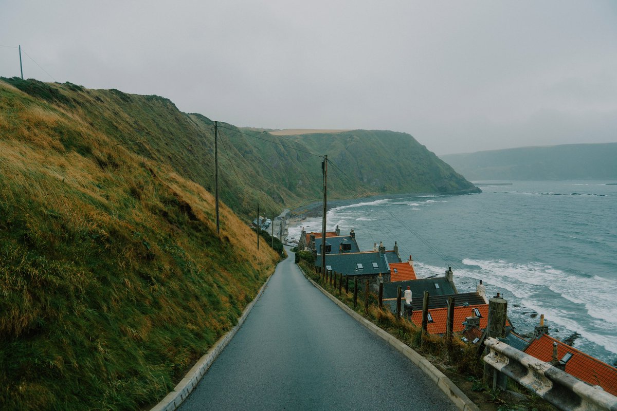 visualsofearth1's tweet photo. Crovie, Scotland https://t.co/gFpy487pzJ