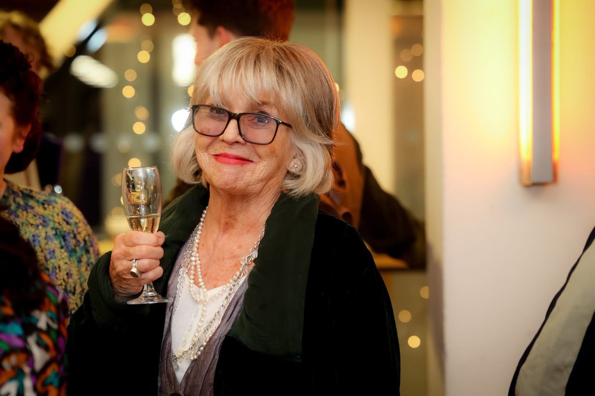 SJohnstonUK's tweet image. We’d love to hit 5,000 followers on this page for Sue. Please retweet and follow for the latest news &amp;amp; updates on Sue Johnston OBE! Lots of exciting things in the pipeline 👀