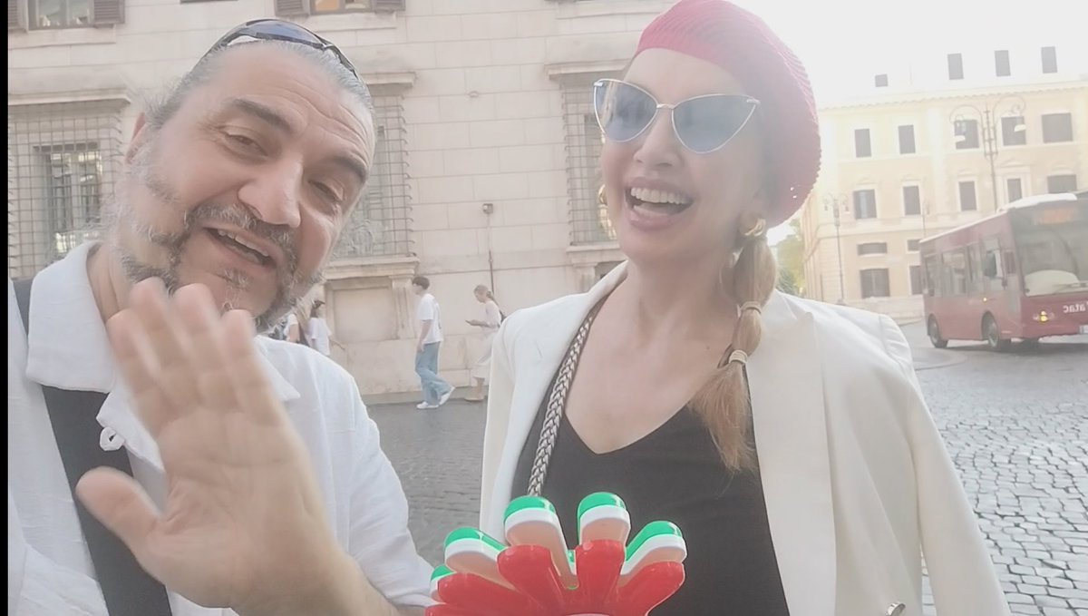Un saluto dalla Straordinaria <a href="/milly_carlucci/">Milly Carlucci</a> a <a href="/RaiUno/">Rai1</a> vi aspetta dal 27 Settembre con <a href="/Ballando_Rai/">BallandoConLeStelle</a>  vi #saluta con me  <a href="/ilsalutatore/">IL SALUTATORE</a> #Salutatore 👋😀  youtu.be/lrq46NE4MeU?fe… #millycarlucci #ballandoconlestelle #ballando <a href="/Agenzia_Ansa/">Agenzia ANSA</a> <a href="/Tg1Rai/">Tg1</a> <a href="/RaiNews/">RaiNews</a>