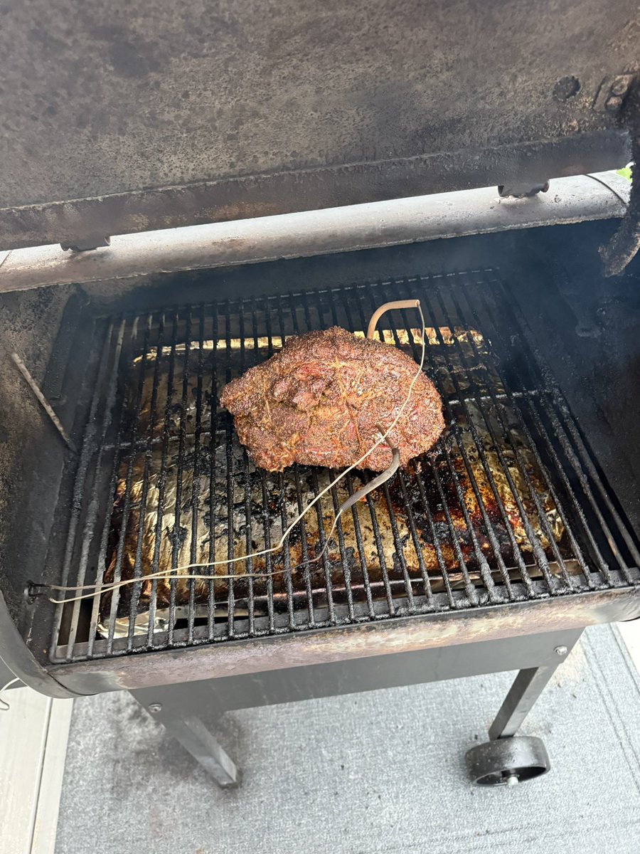 twitlips's tweet image. She’s been cooking since 3 am. Getting game day ready! #GoNiners #FTTB #SFvsSEA