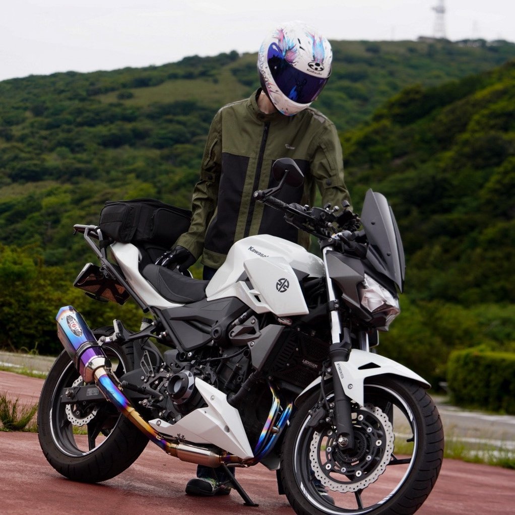 schwizu's tweet photo. 歳をとったので更新します
名前: ズミ
性別: 男
年齢: 30
住み: 静岡
愛車: バリオス2、z400
好き: バイク、珈琲、アニメ、ゲーム
嫌い: 濡れた路面
一言: まだまだ運転下手くそですがよろしくお願いします(*_ _)
#バイク乗りとして軽く自己紹介
#バイク乗りと繋がりたい 
#バイク好きと繋がりたい https://t.co/BPb2H6pnQ2