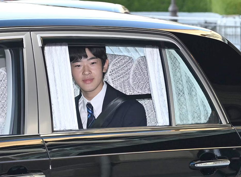 悠仁さまが三重入り　伊勢神宮など参拝へ
近鉄宇治山田駅に到着し、集まった人たちに
手を振られる悠仁さま。😍😍😍🥰