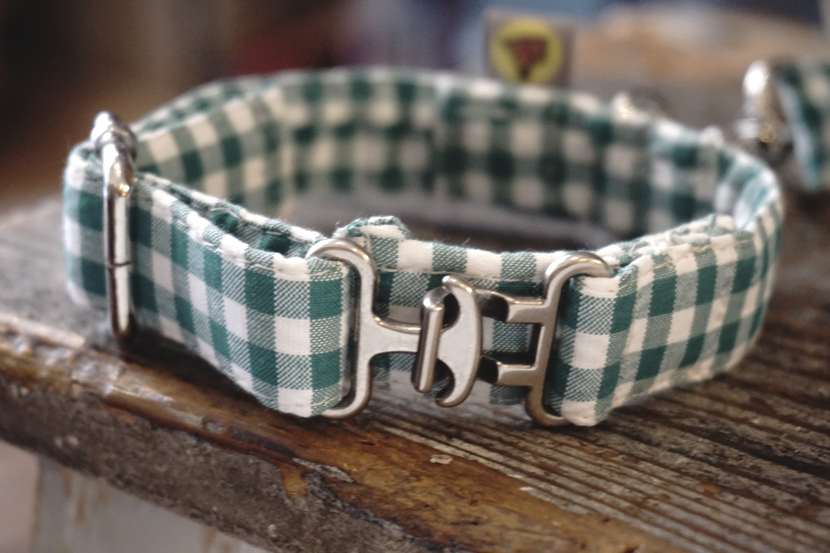 InfoHundsfutter's tweet photo. #Conjuntos #individuales a medida de #collares y #arnés con #correa para #perros  con #telas extra #suaves de #algodón. Sin #plastico #hyperallergenico Hecho a mano en el taller en Madrid. En Calle Luisa Fernanda, 19, 28008 Madrid. https://t.co/vB4oj8oVYD