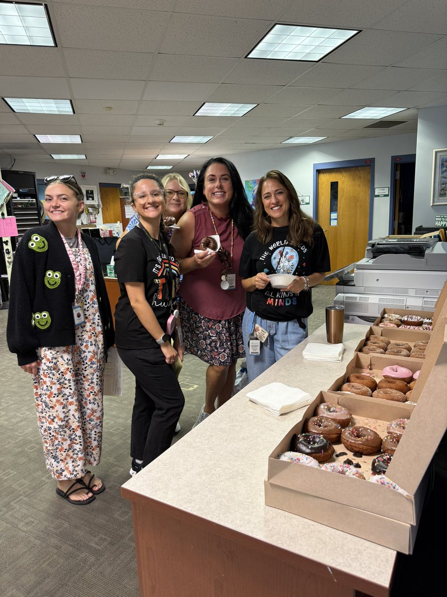 ManateeCCPS's tweet image. Thank you Capri Christian Church for thinking of our staff and ‘Donuting’. We appreciate you thinking of us and Nav’s Donuts were delicious!