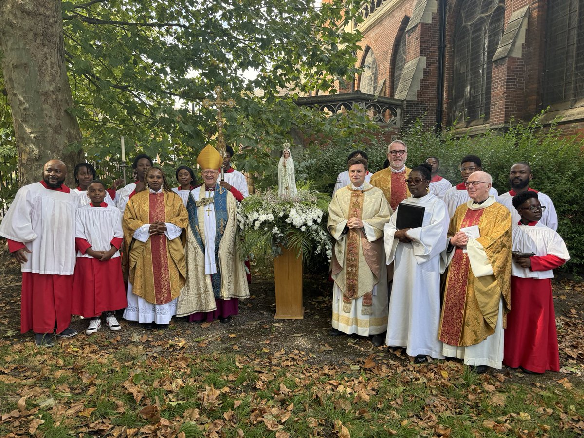 charliebelllive's tweet photo. A fabulous celebration of Our Lady’s birthday at @SJDKennington. Bishop Martin Seeley reminded us that perfect love casts out fear - and that in Mary’s response to Gabriel her excitement and fear met. In our time, too, God calls us into intimate love and the possibility of ‘yes’! https://t.co/prcWFWnp4D