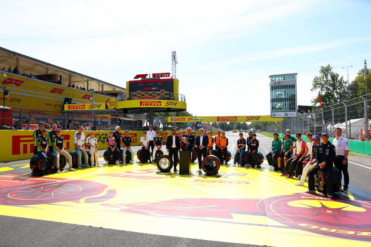 WilliamsF1's tweet image. Getting the whole squad together for Pirelli’s 500th Grand Prix 🫶