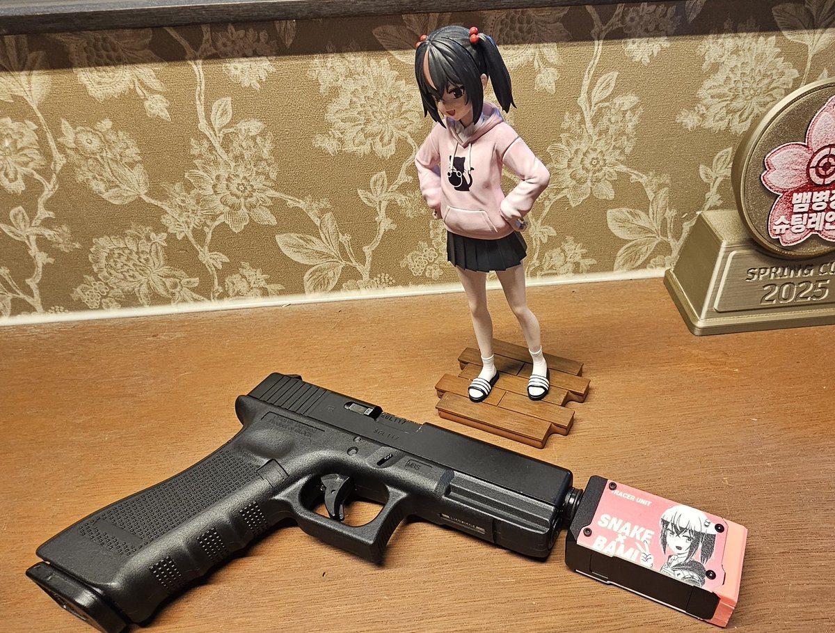 에어소프트 악세사리 업체 "뱀병장 인더스트리"와의 콜라보로 바미코 일러스트가 들어간 SWIFT 스위프트 트레이서 유닛이 나왔습니다!!

smartstore.naver.com/solidsnake/pro…