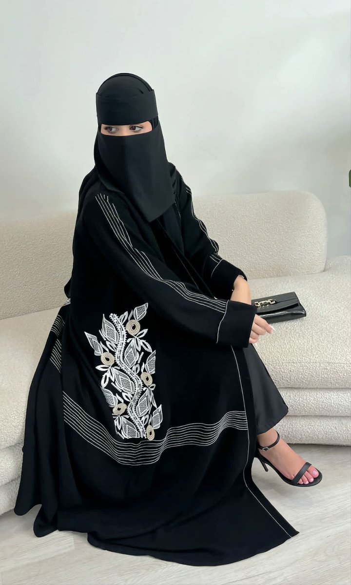 لي صاحب بالود والطيب معروف
هو  سلوة  الخاطر  وغاية  مرامـي
مساء الورد