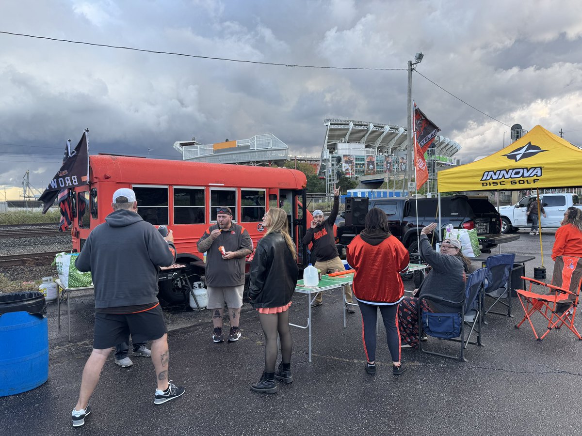 ANut1331's tweet photo. We’re out here!! If you’re looking for a place to tailgate hit me up or just stop by! We’re in The Pit! https://t.co/FKgWP3KqAO