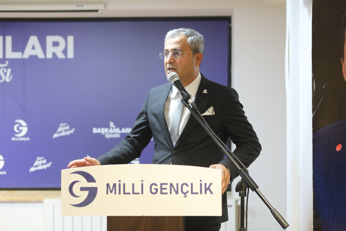 Milli Gençlik Derneği İl Başkanları toplantısına katılım sağlayarak bizleri onurlandıran Millî Görüş Lideri Dr. Fatih Erbakan'a plaket takdimi vesilesiyle şükranlarımı ve muhabbetlerimi sunarım.
<a href="/erbakanfatih/">Dr. Fatih Erbakan</a>
<a href="/ozvatan_ahmet/">Ahmet Özvatan</a>
<a href="/milligenclikmgd/">Milli Gençlik</a>