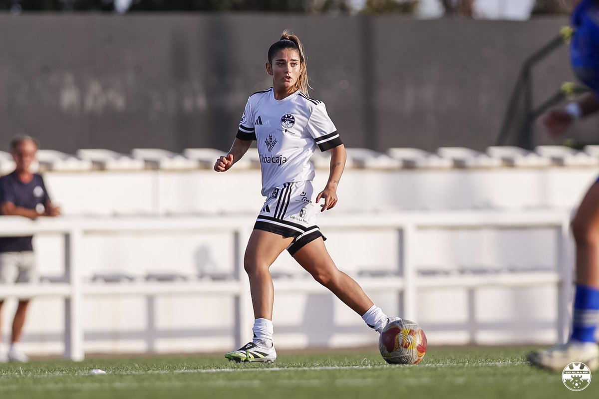 Grandes laterales derechos de la historia: 

Cafú, Lucy Bronze, Daniel Carvajal…

𝐎𝐥𝐠𝐚 𝐒𝐚𝐧 𝐍𝐢𝐜𝐨𝐥𝐚́𝐬 𝐑𝐨𝐥𝐚𝐧𝐝𝐨😮‍💨