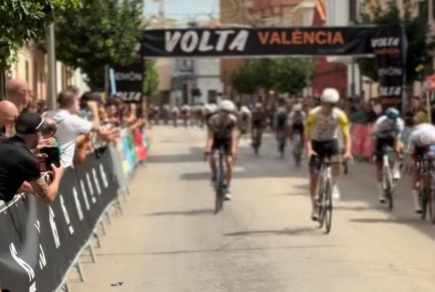PalomarJulian's tweet photo. #VoltaValencia
Joan Cadena gana en Moncada y Juan Diego Cano conquista la Volta València – ALICANTE Con el PLATO GRANDE @GsportTeam @Valverde_Team https://t.co/PDlI0T5cza https://t.co/3jreCVH9JP