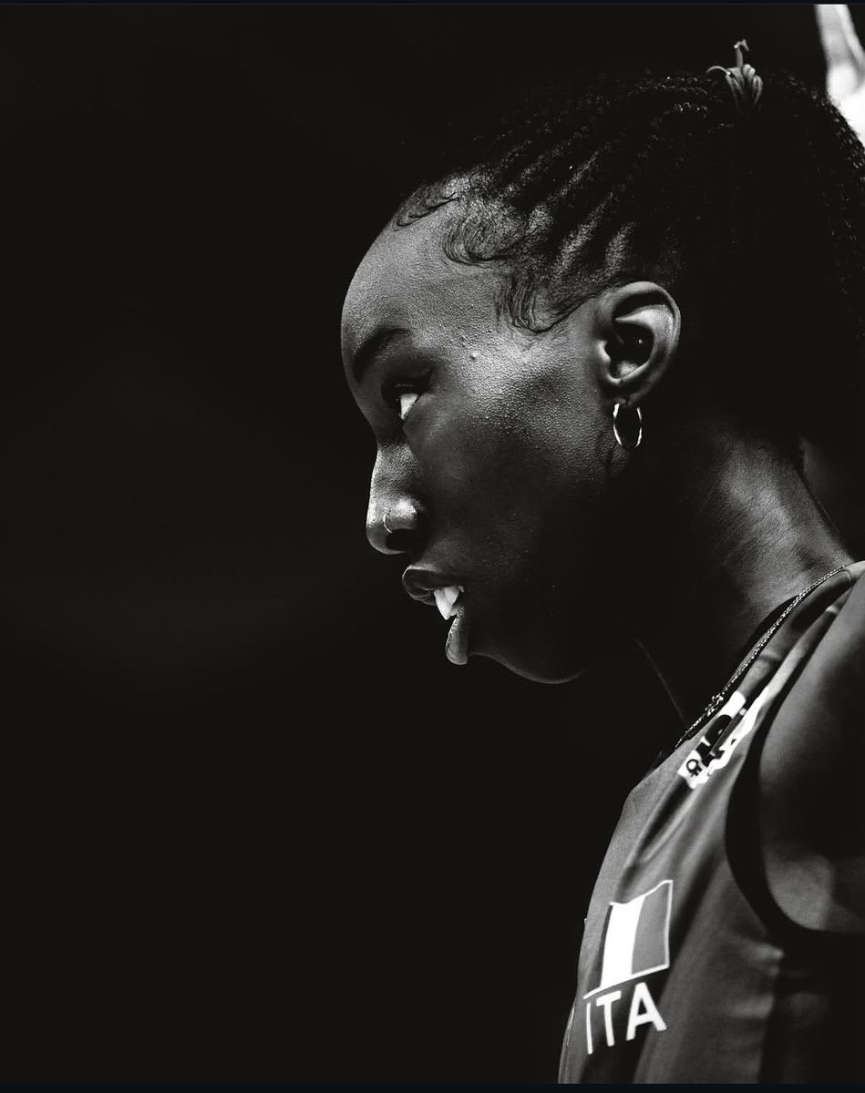 📌 Paola Egonu için milli takım sezonu sona erdi. Paola Egonu, milli takım sezonunu VNL altını ve Dünya Şampiyonası gümüşüyle kapattı. 

📌 Paola Egonu, kariyerindeki tek eksik olan Dünya Şampiyonası altın madalyasına yine ulaşamadı.