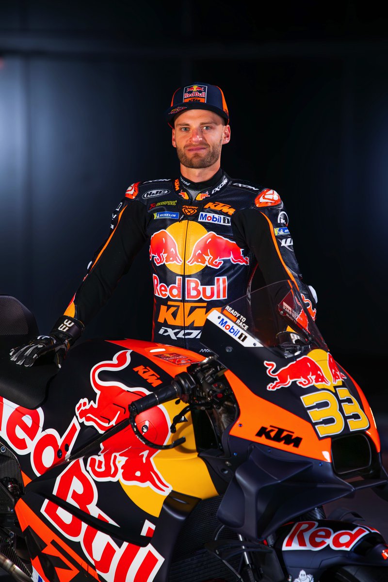 Seano34's tweet photo. Let's GO @BradBinder_33  #33 🇿🇦 @MotoGP  #CatalanGP @KTM_Racing  You Got This #Boet https://t.co/S7DuaZ1cHC