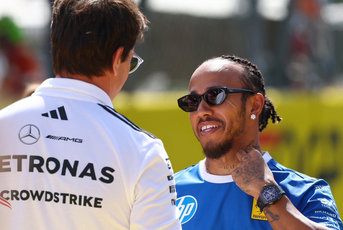 F1's tweet photo. Time between old friends 🤝

#F1 #ItalianGP https://t.co/trBofIXpLo