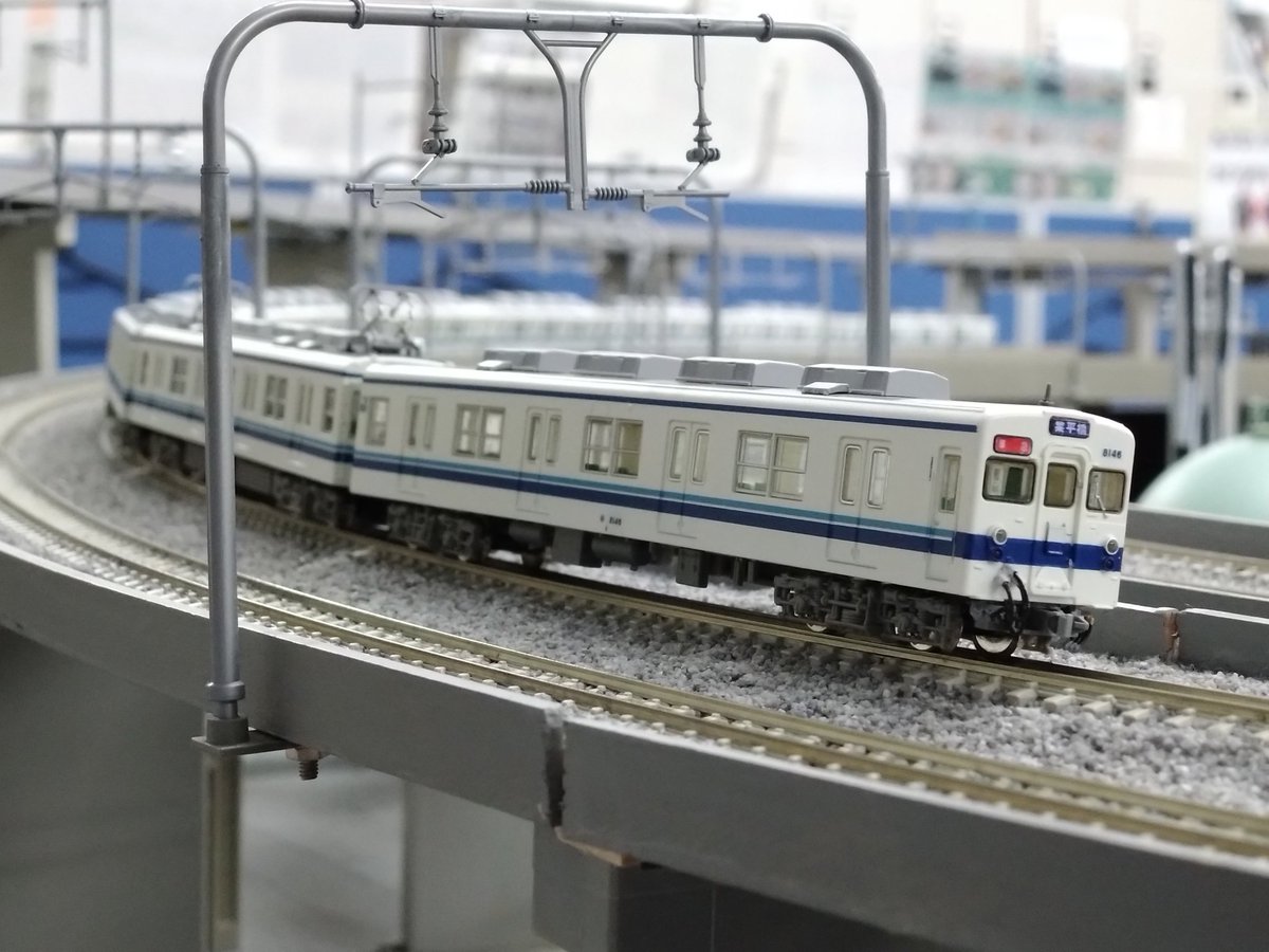 SYOUNAN217's tweet photo. 今日の運転会その4。
ラストは地元路線の90年代の東武を。ラッシュ時の準急業平橋行き10両と準急南栗橋行き。私鉄版の103系と言われた東武8000系、本家と並べて撮影。そしてラストは4本並び。ネタで買ってこれがやりたかった(笑) そして家に1つ手直しした8000系を忘れると言う失態。
#PLUSPORT https://t.co/iW2H1Vd3n1